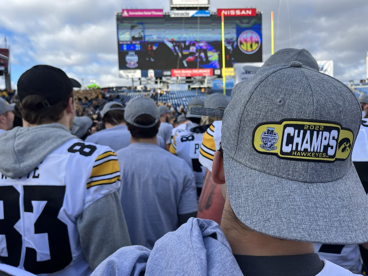 MarkWoodleyTV's tweet photo. Music City Bowl Champs https://t.co/bvbuu7mfi6