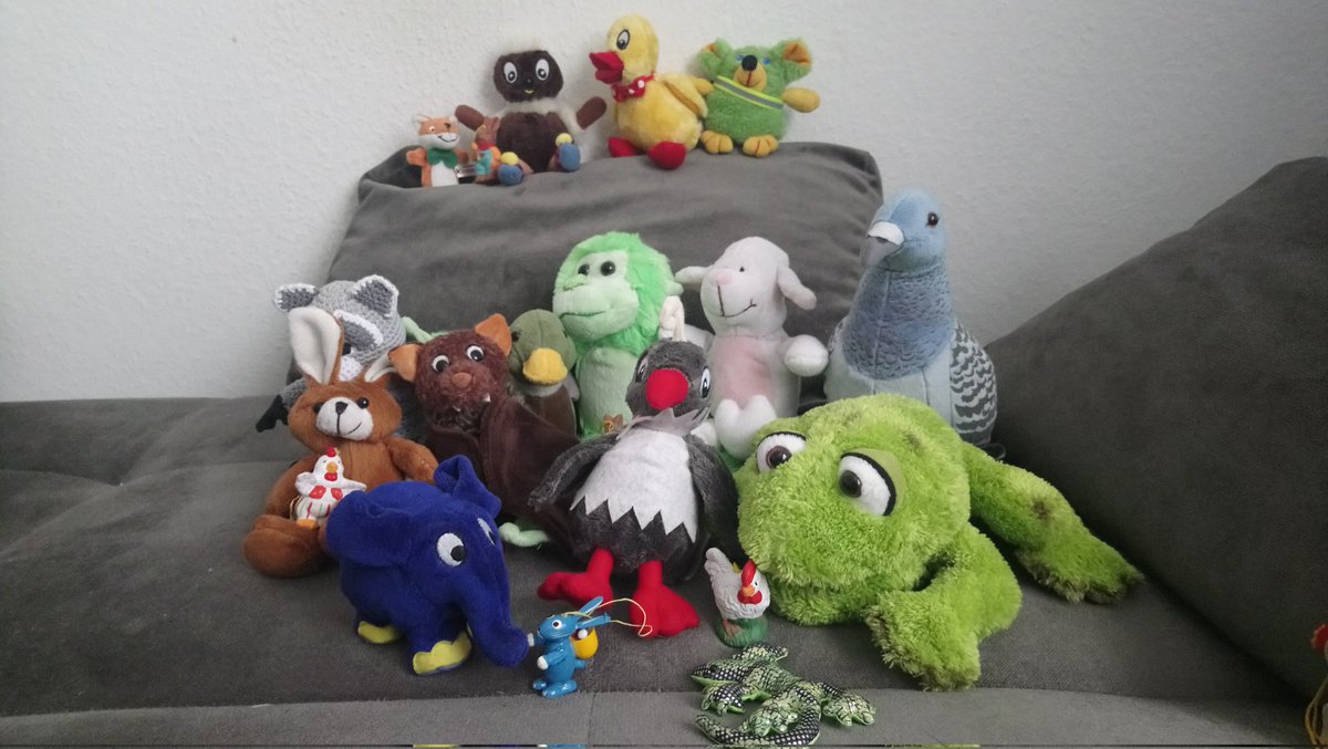 Hallo, liebe Freunde 🤗😊😃 Rudy und die ganze Plueschibande wünschen Euch allen einen wunderschönen Silvesterabend und einen guten Rutsch ins neue Jahr 🥂 💚🍀🤗🍾🐞🐒🐘🦆🐰