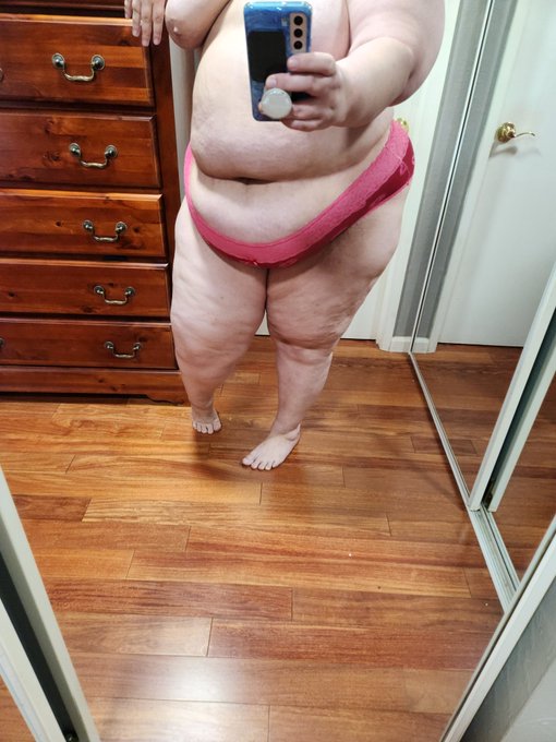 🌺 PuggleLover 🌺's pics and videos - FlVTQMiaYAEjc3Q jpg:small image 34