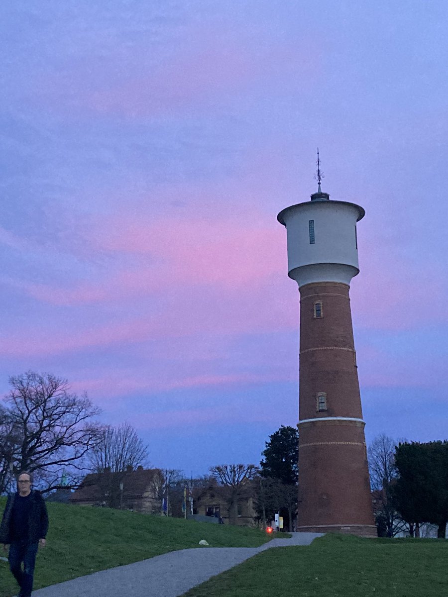 siastrack12's tweet photo. Posting all the photos of my walk cause it was so pretty today https://t.co/4Dk3yaQiEh