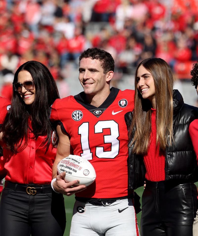CoachGenre's tweet photo. Has anyone bothered to make the connection that Stetson Bennett is Darren the Intern from Seinfeld?
#CFBPlayoff #KramericaIndustries #UGA https://t.co/4prvdLdLLV