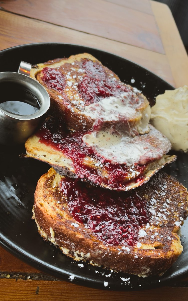 LoveCilantro's tweet photo. Best in Brunch! Horchata battered French toast with fresh berry compote and cinnamon whipped cream. 

#brunch 
#thebigbrunchonmax 
#bestinbrunch 
#woodinville 
#mustlovecilantro https://t.co/9m6hXvOjiH