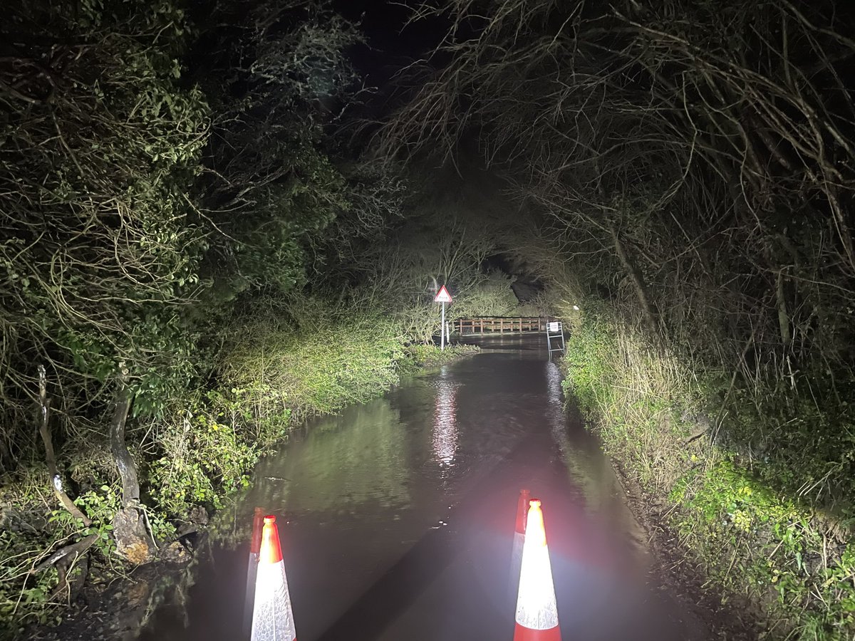 herts boat rescue on Twitter "Water levels are still rising at 