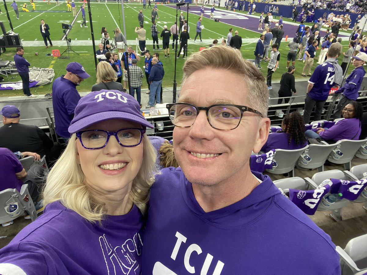 <a href="/OWNovacekOWLS/">Jay Novacek</a> @o_eisenhauer <a href="/Fiesta_Bowl/">Fiesta Sports Foundation</a> <a href="/OlatheWestOwls/">Olathe West High</a> <a href="/TCU/">TCU</a> OW all over the place at the Fiesta Bowl! Let’s go Frogs!