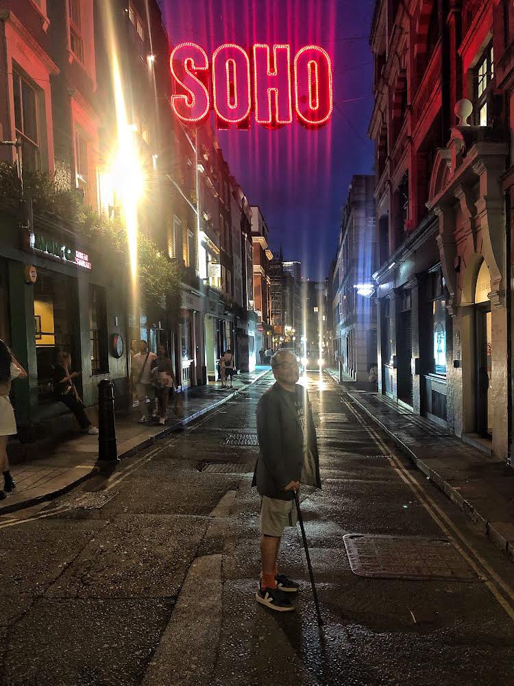 TheMuseumOfSoho's tweet photo. Wishing you all the very best for 2023! 🥂🎊🍾🎉🥳🐇#HappyNewYear2023 The #YearOfTheRabbit symbolizes mercy, elegance, and beauty. #sohocommunity #Soho #London https://t.co/tlqrF4NF2g
