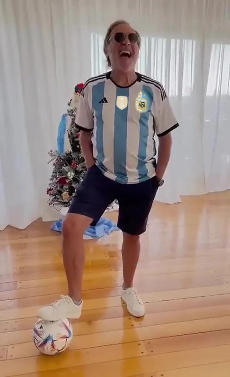 Mi vieja: no te vayas a vestir tan temprano

Yo el 31 a las 5 de la tarde: