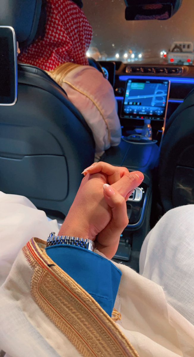 يكفيني من الحب أنني سأبدأ عامي الجديد معك💙