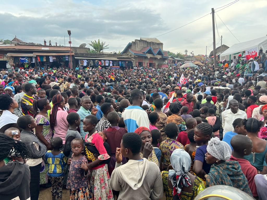 Arnotbigus1's tweet photo. "C’est du spectacle mais les conséquences sont réelles"
Le général 5 étoilés @BillyKambale1 
à communiquer aujourd'hui avec sa base électorale à Lubero précisément à Kanyabayonga , l'objectif 150 députés devient une réalité absolue.
Force à vous mon général https://t.co/L9wHYH0hVu