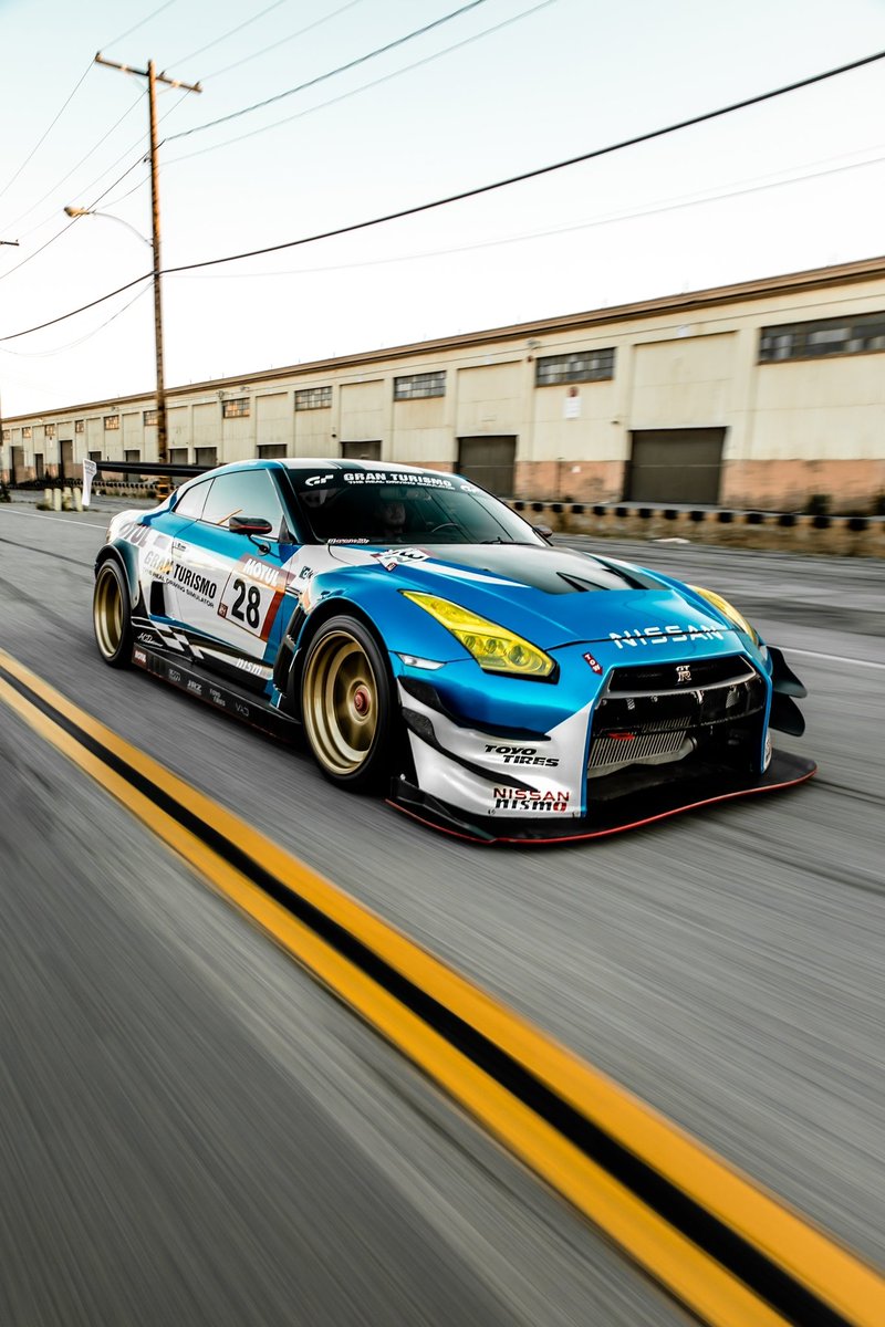 RoadStr_app's tweet image. Rolling into 2023, RoadStrs! Thousands of events and moments shared by our community in 2022, but the best is yet to come! Join the  greatest car community in the world now, download RoadStr!