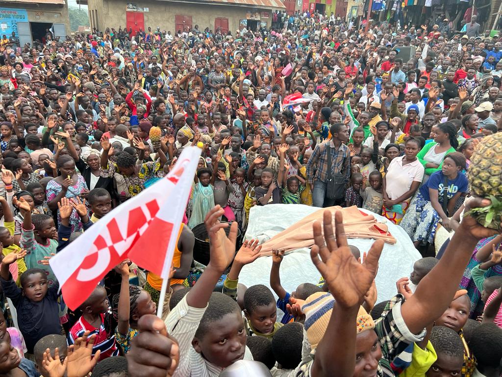 Arnotbigus1's tweet photo. "C’est du spectacle mais les conséquences sont réelles"
Le général 5 étoilés @BillyKambale1 
à communiquer aujourd'hui avec sa base électorale à Lubero précisément à Kanyabayonga , l'objectif 150 députés devient une réalité absolue.
Force à vous mon général https://t.co/L9wHYH0hVu