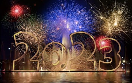 ExtraMileTour's tweet photo. Wishing everyone a happy new year 2023 !!! ✨🎉

#nye #happynewyear #2023 #HappyNewYear2023 https://t.co/TBNGBcBJ9r