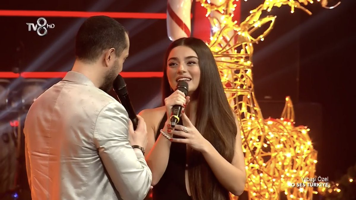 MuzikveTV's tweet photo. Bu aşk değil de ne? 💘

#OSesTürkiyeYılbaşı
#MuratBoz #AyçaAyşinTuran https://t.co/NLUVVM8pX4