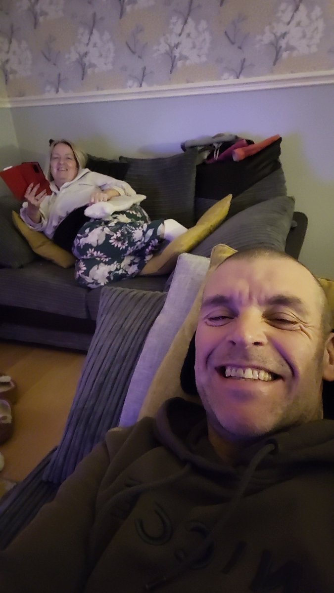 Alanmcminty's tweet photo. Happy new year from me and the baileys supping woman. Enjoy . https://t.co/Ojjc8xZ9rk