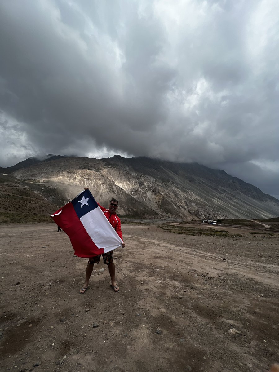 celomenezes's tweet photo. chi chi chi le le le 🇨🇱✈️ #ferias https://t.co/qZi1yr4hp2