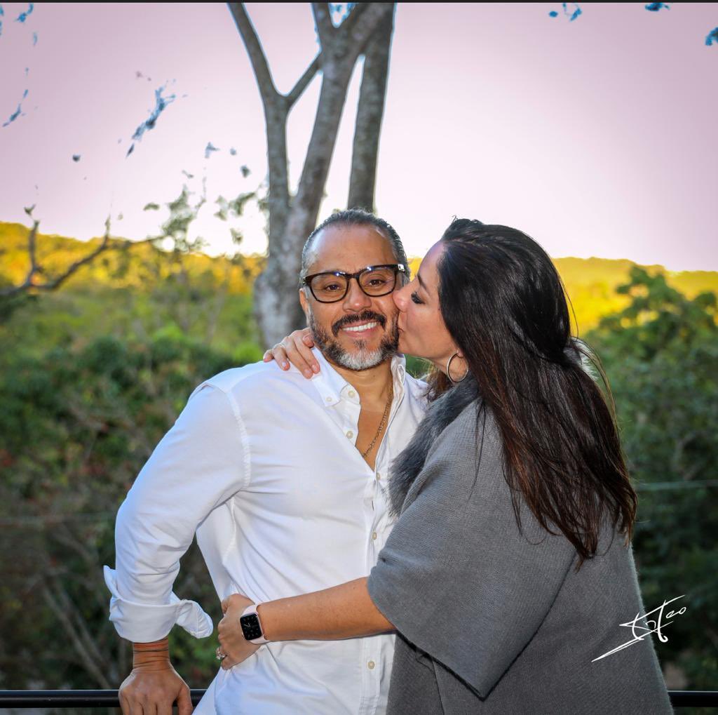 misol140's tweet photo. Feliz año mi amor @ECastroES 🥰 https://t.co/x4hH68x69N