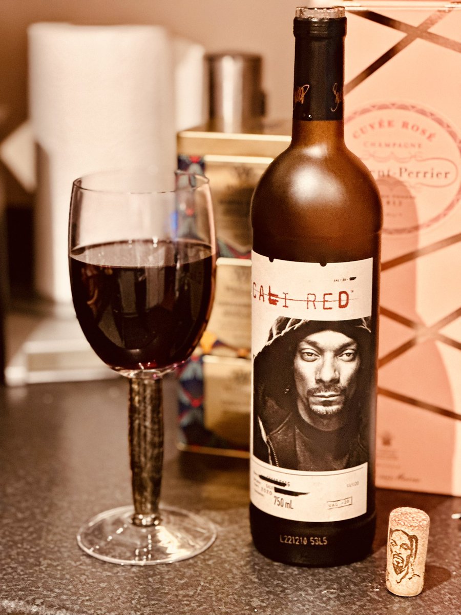 Happy New Yizzle Dizzle from all of us at the Jaye Hizzle #calired #19crimes <a href="/SnoopDogg/">Snoop Dogg</a> #HappyNewYear