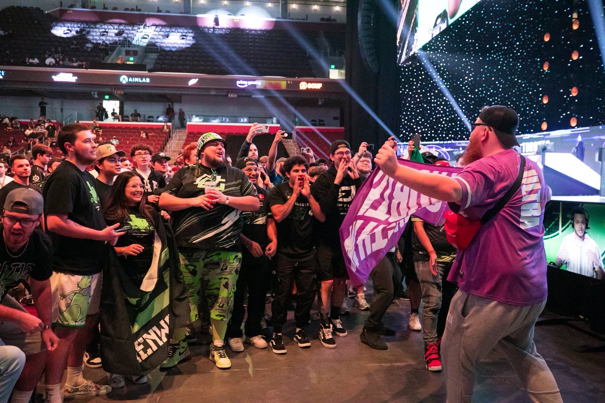 CruelxTactics's tweet photo. @CODLeague I said it once I’ll say it 1000 times. Nothing was better than taking on the #GreenWall  at champs during the @TorontoUltra Vs @OpTicTexas  match. Man if we won that🔥🔥🔥🔥🔥🔥🔥 #UltraAsFuck #soultra #StrengthInTheNorth https://t.co/ur4toy6V5Y