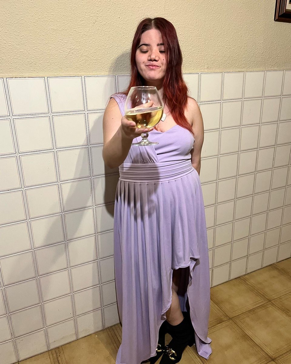 inmafranco_'s tweet photo. Espero de corazón que tengáis un feliz entrada de año. Que este año os sea mejor que el anterior. 🎊🍾 https://t.co/Jsrobx7Kwt