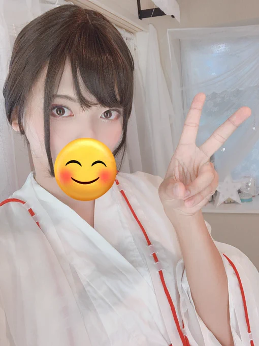 あけましておめでとうございます〜今年も女装やらお絵描きやら昨年以上にやかましくなるかもしれませんけど、みんなよろしくね〜(元旦なのでいつぞやの巫女コス女装を)#女装 