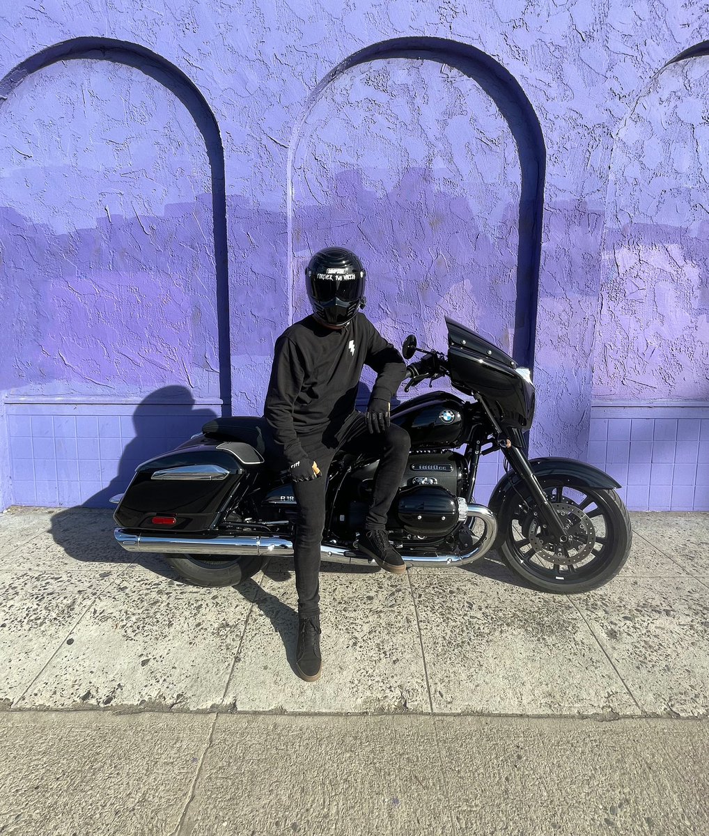 CodyJonesMusic's tweet photo. Happy New Year y’all! Looking forward to more music &amp; motorcycles in 2023! 🖤💜

#BMWR18Partner #nye #newyear #newyearseve #bmwmotorradusa #bmwmotorrad #soulfuel #makifearide #100YearsBMWMotorrad #BMWR18B #music #motorcycles #fasthouse #simpsonmotorcyclehelmets https://t.co/kA5oLGhs77