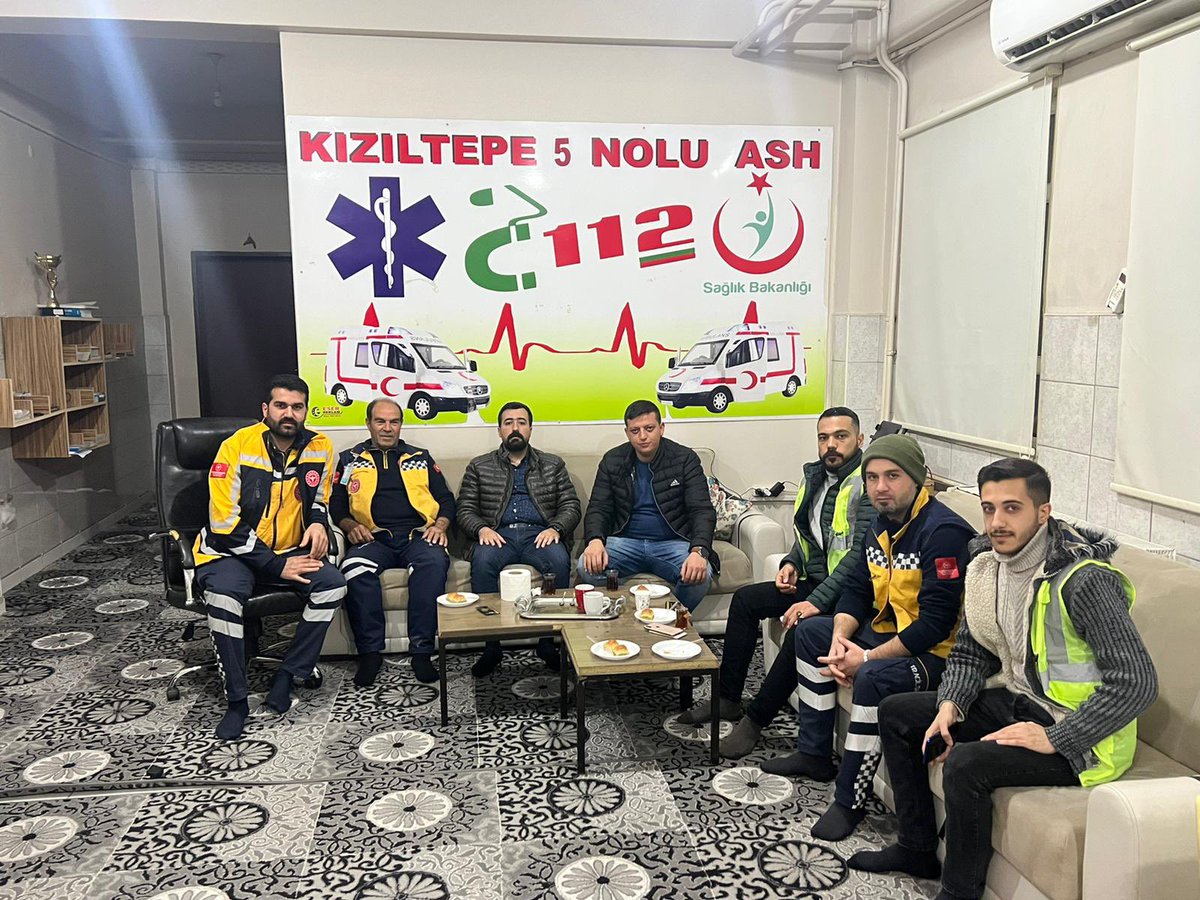 AkgencKiziltpe's tweet photo. Yeni yılın ülkemiz milletimiz ve insanlık İçin hayırlar getirmesini temenni ediyoruz.
AK PARTİ KIZILTEPE GENÇLİK KOLLARI Olarak yıl başı gecesinde nöbet tutan emniyet ve sağlık ekiplerimizi ziyaret ettik, ikramlarda bulunduk. Allah ülkemize zeval vermesin. https://t.co/O0eOQ4ZAGZ