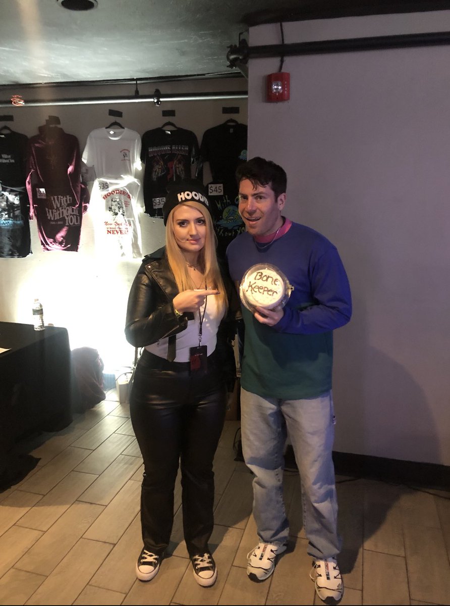 rebeccasnoww's tweet photo. some of my favorite moments of 2022 all involve @HoodieAllen 🥺 
if you know me at all you know hoodie allen’s music is my absolute happy place😂 so grateful to have had these experiences🫶🏻 https://t.co/ILJhQvml6g