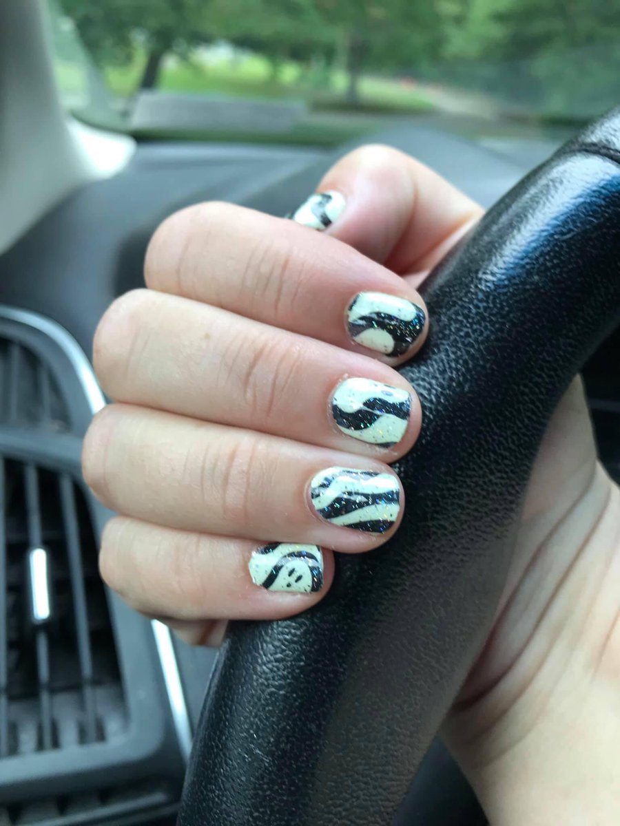 MsManicsManis's tweet photo. Funk from afar
#YEMSG #phishchicks #phishnails #nailsfortherail #railnails #thiswasmybigsecret https://t.co/FQbD29hbfR