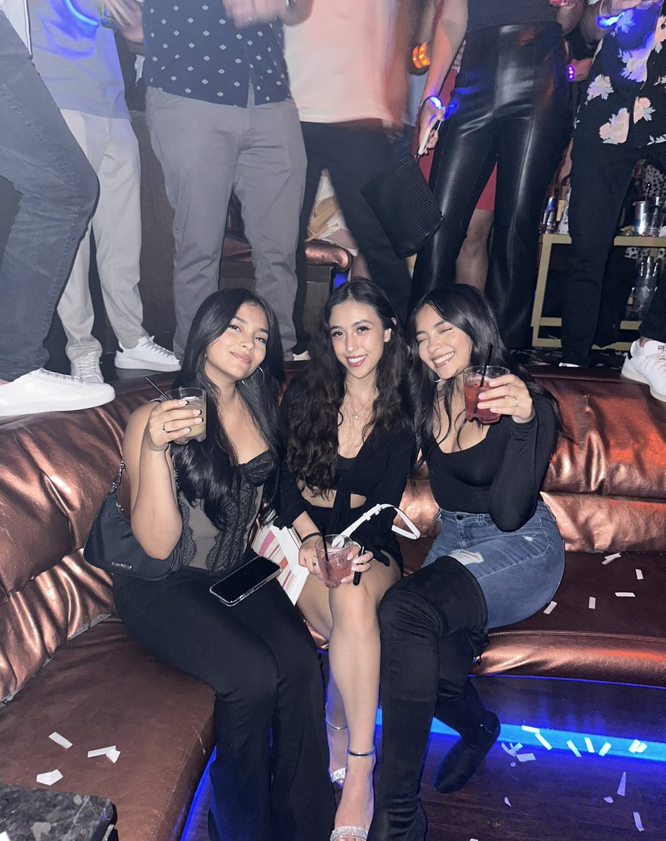 lyxxacampos's tweet photo. 2022 Milestones: 
-Twitch Partner 
-Faze Top 100
-COD Next Event 
-GFuel Partner
-HyperX Partner 
-Battlenet Front Page 
-Front Page of Twitch 
-Joined @OTFgaming 
-Made incredible creator friends

none of these would have been possible without you, thank you so much❤️🥳 https://t.co/AF9IAOPJZp