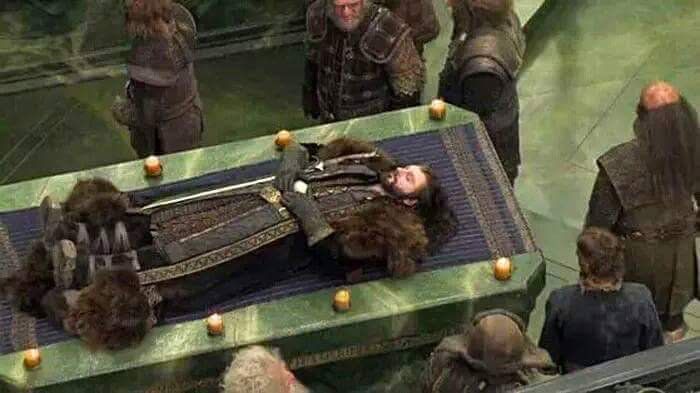 __Imladris__'s tweet photo. Yo el 31 de diciembre / Yo el 1 de enero https://t.co/wuWFZeHflU