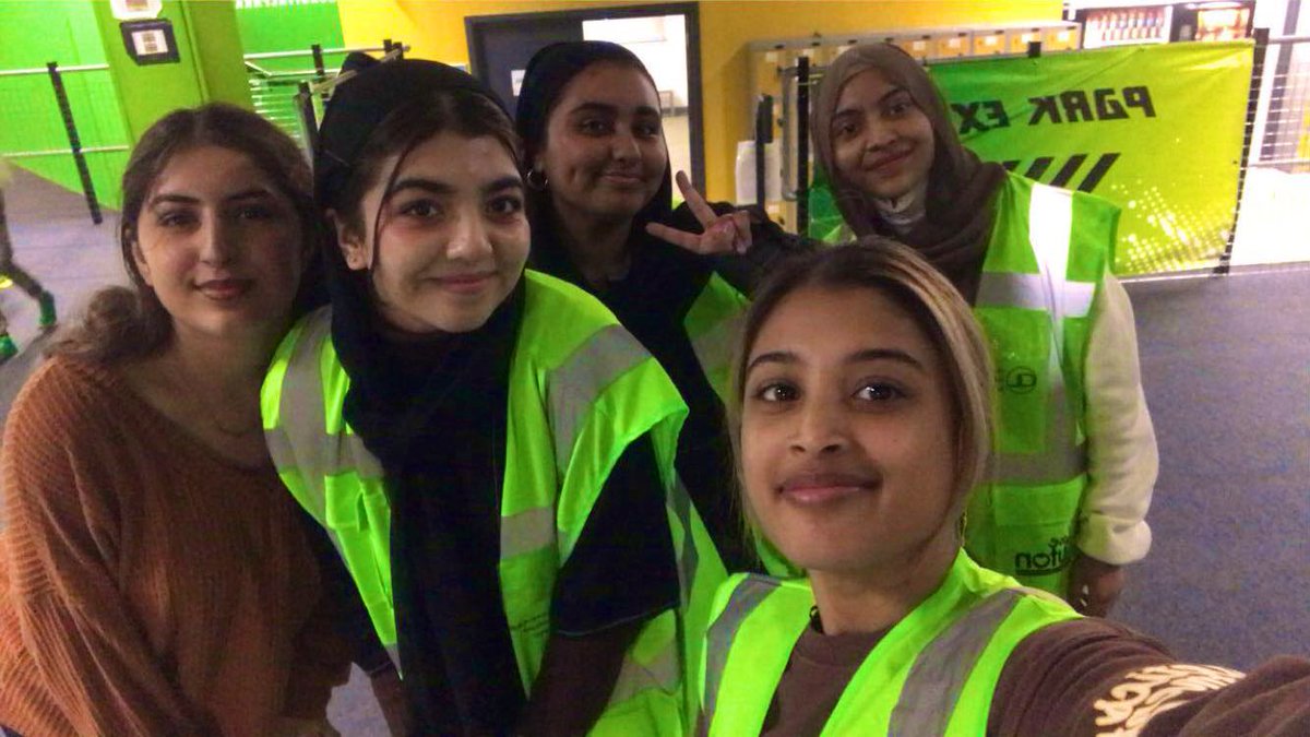 LutonSteps's tweet photo. Hereβs a snap of our most recent bunch, with our new Holiday Provision Co-Ordinator and @LutonSixthForm Alumni, Anika Ahmed.
See you in 2023!
#happynewyear #stepupstepin #2023NewYear https://t.co/e5eYc1444I