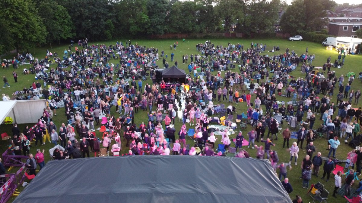 PenworthamLive's tweet image. Happy New year folks!

The Live Elves and myself would like to wish you good health and happiness in the coming year.

We do what we do to promote the arts and local businesses to show there can be a mutual benefit. 

#KeepMusicLive
#CreativeNetwork
#PenworthamLive
#LongtonLive