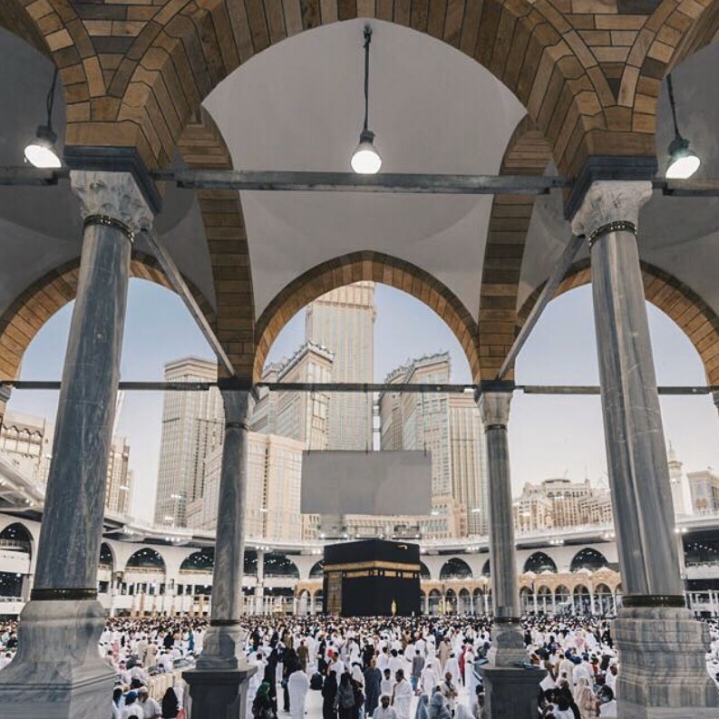 ej2by's tweet photo. 2023 💛
"يارب عامًا بهيّا فِي طلائعهِ
نهرٌ من الخيراتِ يُسقينا ويروينا https://t.co/3rLf8Z5Uh4