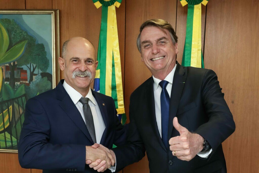SargentoFAHUR's tweet photo. Venho publicamente agradecer o Presidente @jairbolsonaro pela forma digna com que sempre me tratou, especialmente durante seu governo. Me recebeu dignamente no Palácio do Planalto e me recebeu dignamente na sua casa. https://t.co/LRBN9uZ6LF