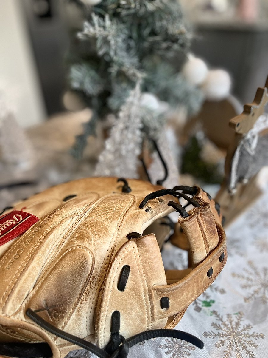 kinsey2026's tweet photo. I’m so sad my glove broke 😭!!! Time to learn how to restring. A girl’s got catching to do! #catcherproblems
@FSU_CoachWilson @FAMUAthletics @LL7NV @SoftballDown @ondecksoftball @TopPreps https://t.co/6g88B7fAOg