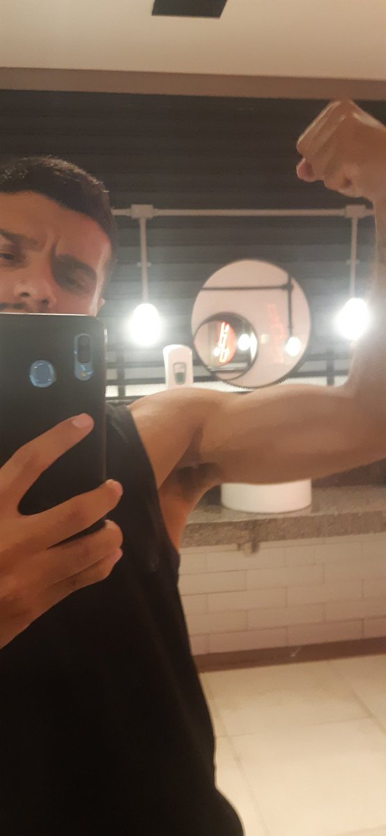 Bunda_black's tweet photo. Saindo desse ano ruim do carai com a certeza de que tô ficando uma gostosa! Pelo menos.
#ultimodoano #fitness #hipertrofia #bodybuilder #musculação https://t.co/qOsETFkaiY