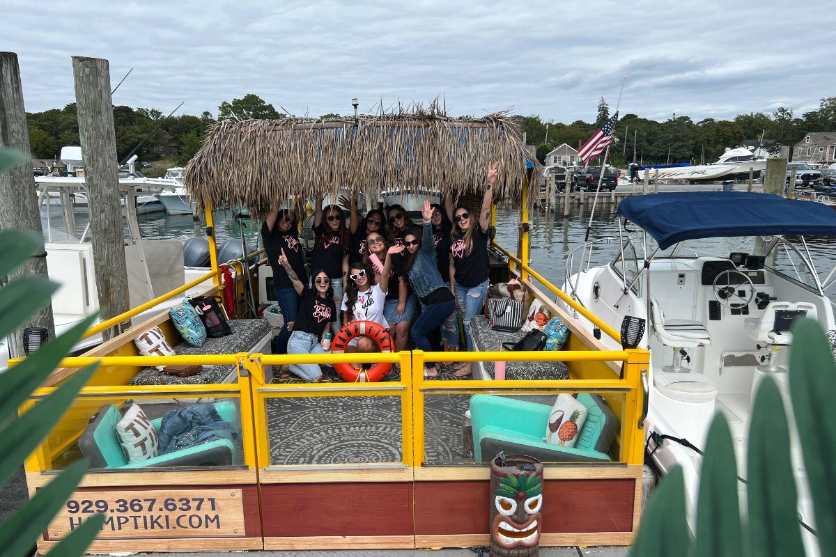Hamptiki_SH's tweet photo. This year, our resolution is the same as it is every year: Provide our friends a fun, safe, and jolly good time on the water in the Hamptons! #HappyNewYear #Hamptiki #PartyBoat #PontoonBoat #BoatTours #Hamptons  #LongIsland #NewYork #FamilyTrip #SunsetCharters #FamilyVacation https://t.co/XIIdXx50lC