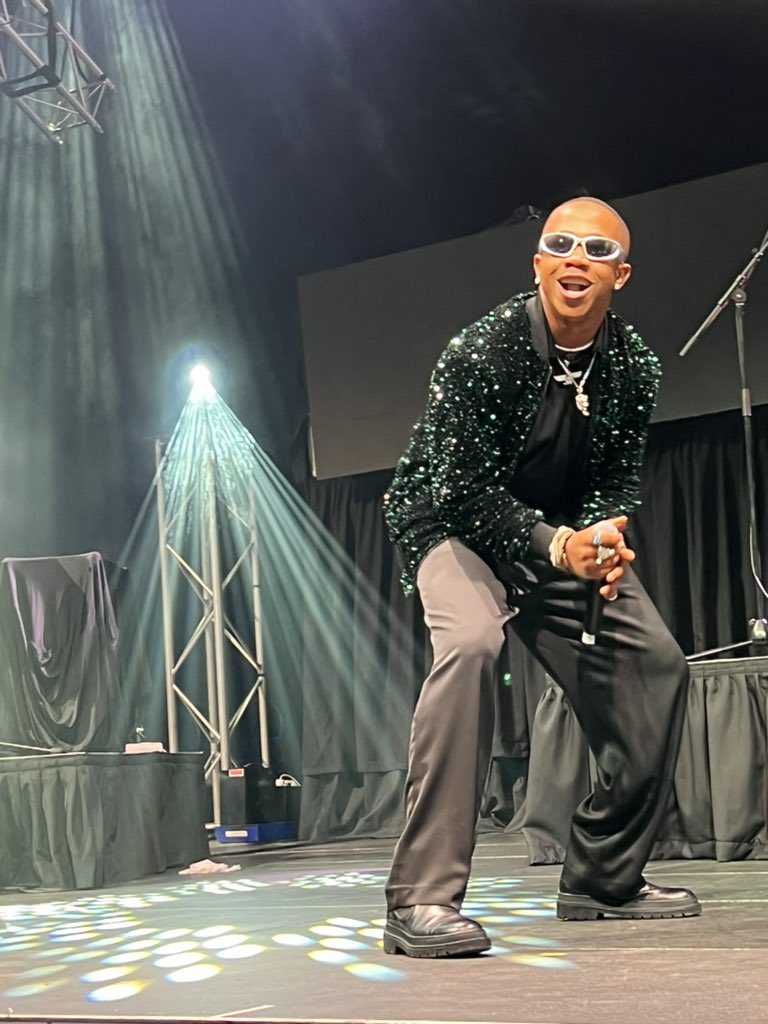 TRACE_Inter's tweet photo. Okaaaay😎🕺🏽🎹🔥 #TimeSquareNYE #blockpartyreloaded @YOUNGSTUNNA_ZA https://t.co/uwyVgzJjz2