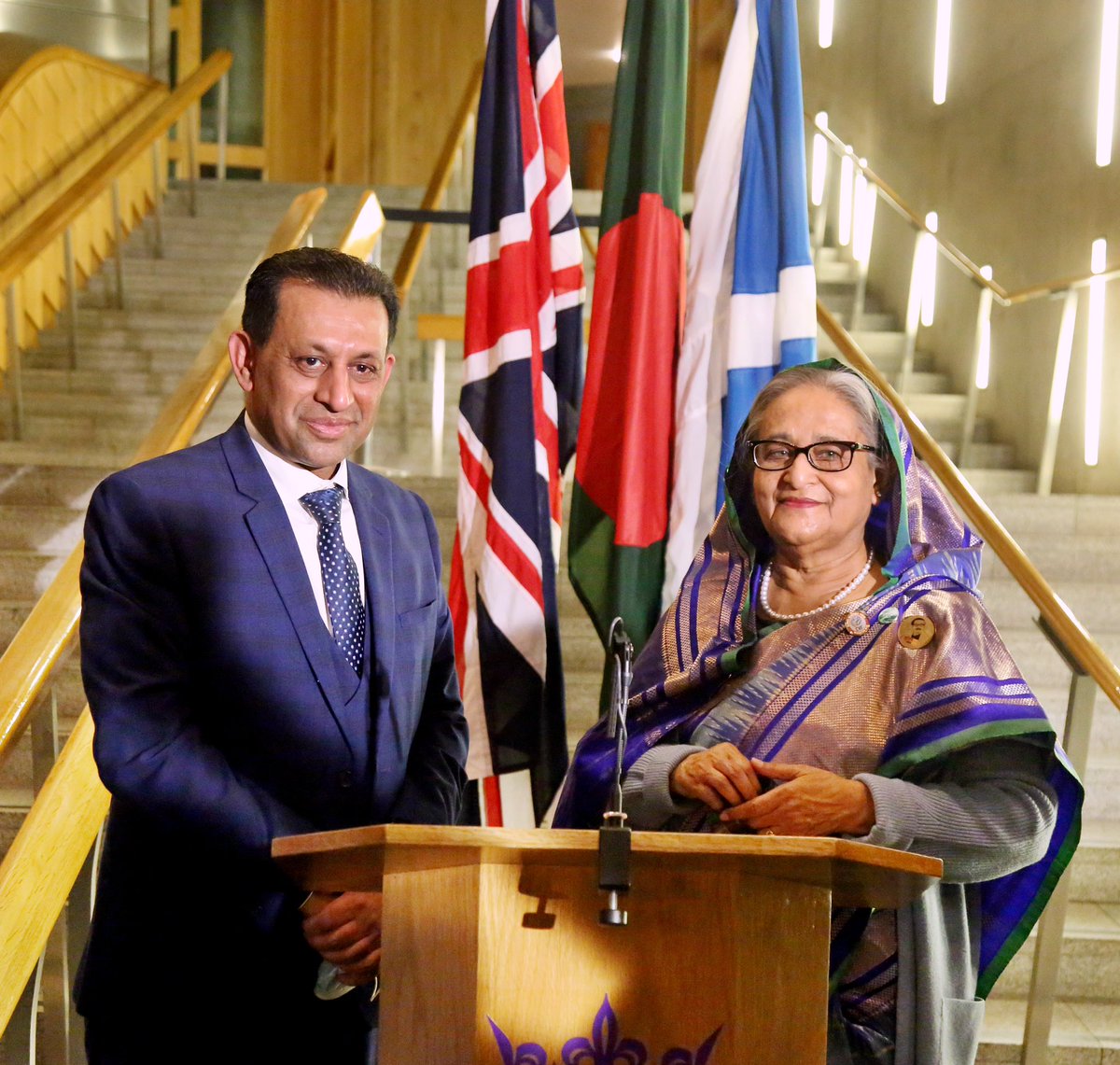 The Prime Minister of Bangladesh H.E. Sheikh Hasina was welcomed by Foysol Choudhury MBE MSP at The Scottish Parliament as part of her trip to Scotland for COP26.

#Bangladesh 🇧🇩 #PM #SheikhHasina #FoysolChoudhury #MSP #ScottishParliament 🏴󠁧󠁢󠁳󠁣󠁴󠁿