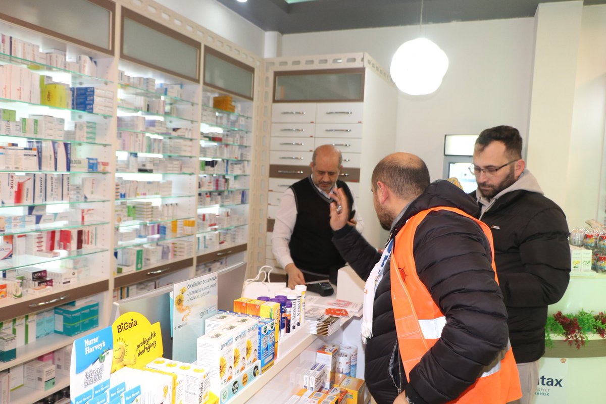 Arnavutköy Gençlik kolları Sosyal politikalar birimimizin kordine ettigi saha çalışmasına gençlik kolları başkanımız  ercan döner'in katılımı ile  görevi başında olan güvenlik güçlerini ve nöbetçi eczaneleri ziyaret ederek ikramlarda bulunduk.. ☺️☺️
<a href="/CCekerek/">Muhammed Cem Çekerek</a> 
<a href="/emin_cakirr/">Emin Çakır 🇹🇷</a>