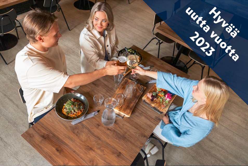 Tehdään jälleen vuonna 2023 yhdessä ulkona syömisestä entistä suositumpaa! 🍲🍾