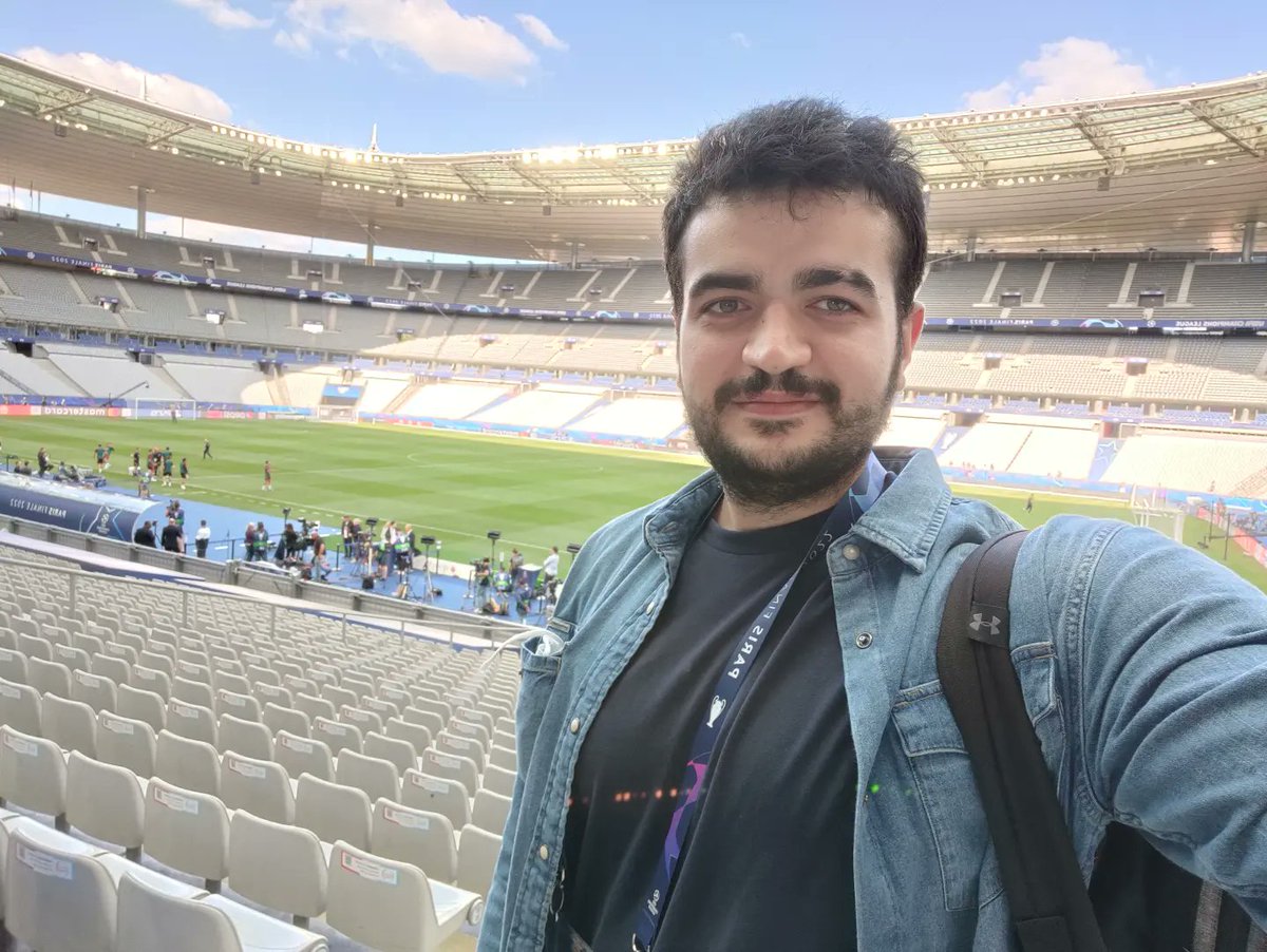 AndiOnrubia's tweet photo. Se cierra un año 2022 inolvidable en lo profesional. Poder cubrir la final de la Champions en París, la de la Copa de Francia, la final del Mundial en Qatar y seguir disfrutando de lo que hago es impagable. GRACIAS a todos los que me seguís en la aventura. Feliz 2023. https://t.co/8ouMcdXCkk