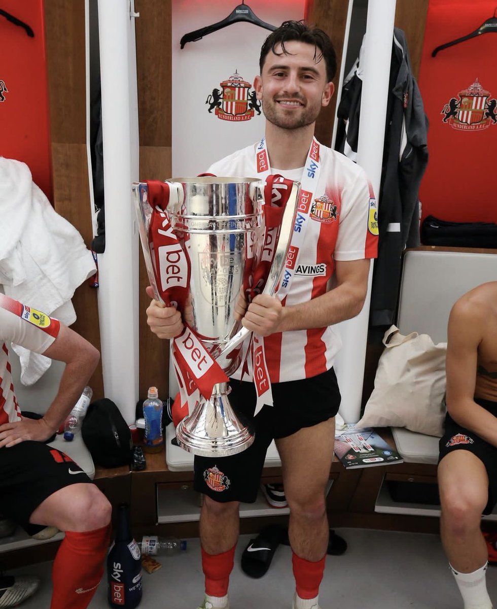 patrick7roberts's tweet photo. 2022….What a year its been👌🏻 
Happy New Year everyone! 🤩🔴⚪️ https://t.co/ZRcIwtSyaj