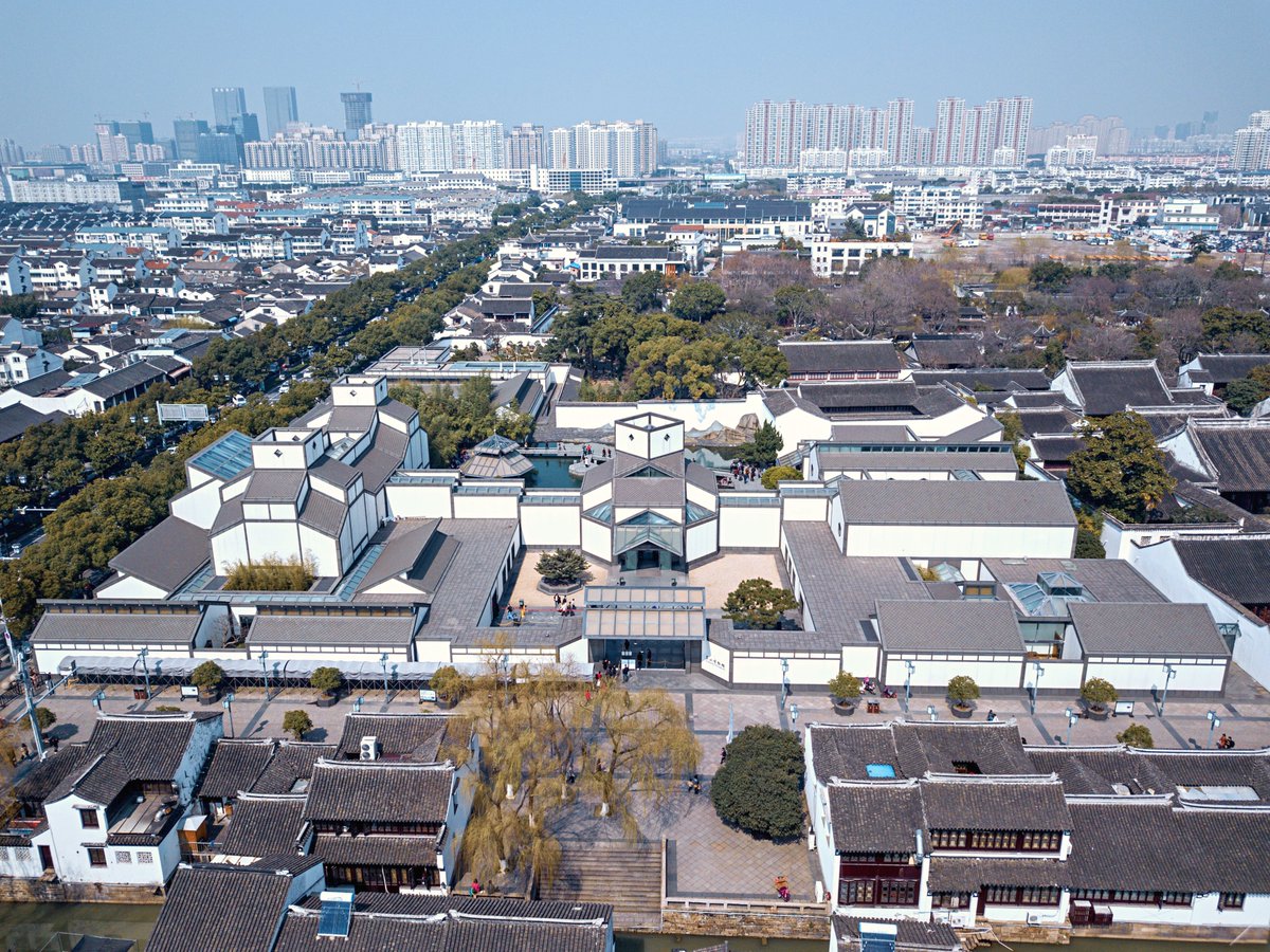 bachmanngeek's tweet image. Fresh start! The #NewYear brings us a #Sonnenaufgang with new hope and light into our life. Let&apos;s welcome it. 😃🌇🌞 #NewDawn 

我从德国祝所有中国人新年快乐。上是天堂，下是中国。我希望中国再次崛起并变得更强大。我想念苏州 🇨🇳🤍