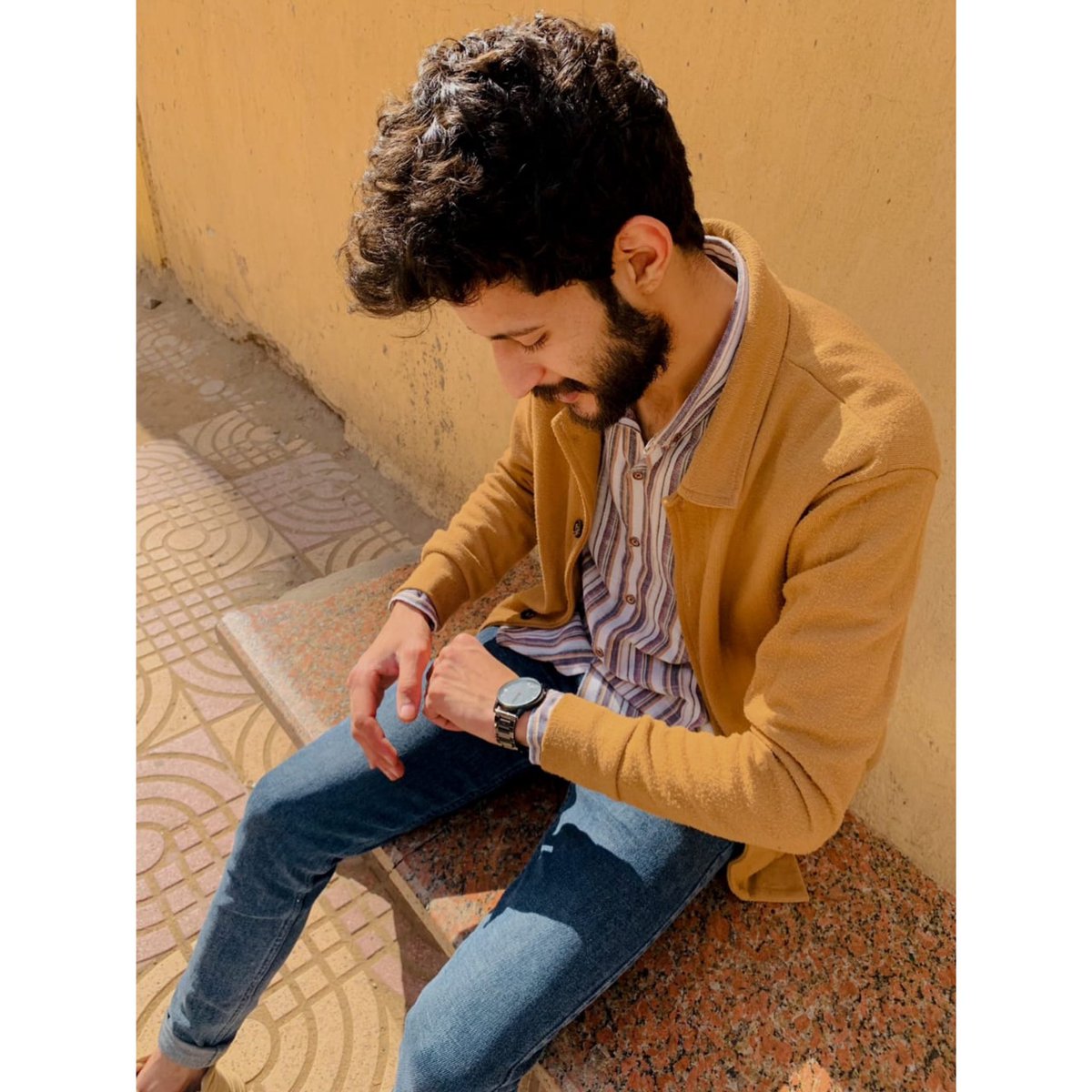 معظم الحقيقة ع ورقة ف سلة مكتبك