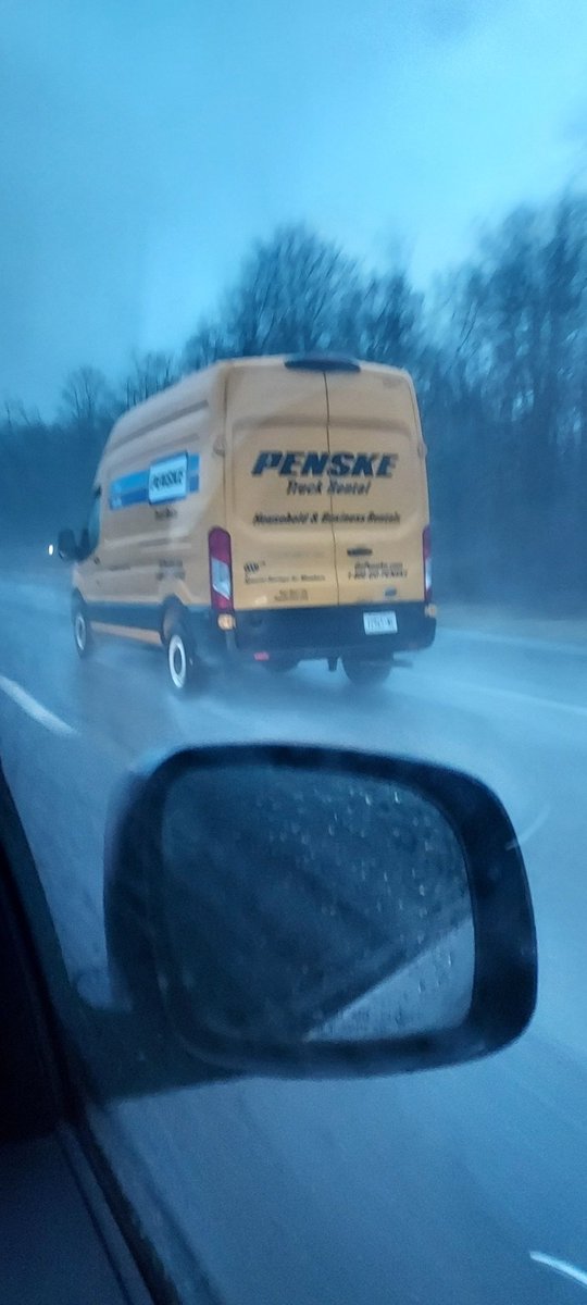POWDERPRATT's tweet image. To the young guy who's driving the Penske rental truck eastbound on I-90 from Syracuse.....turn your damn lights on and stop texting while your driving! It's foggy and raining out here!