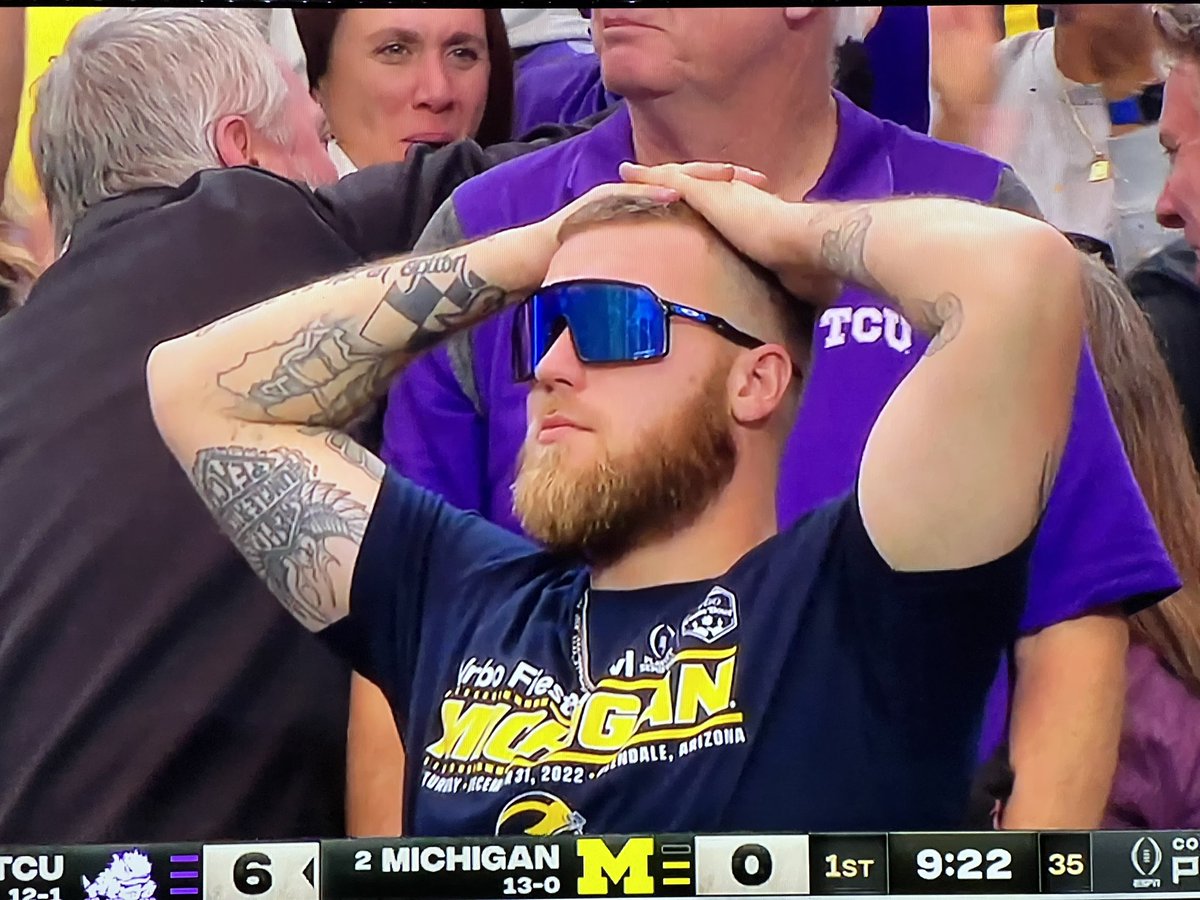 BadHopSingle's tweet photo. @SurrenderCobra first #SurrenderCobra of the game. @TCUFootball @UMichFootball https://t.co/KMcEkhrJHG