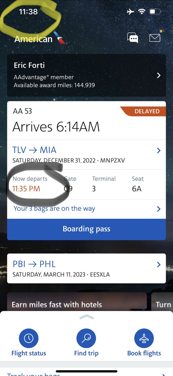 WhereIsForti's tweet photo. @AmericanAir Frustrating lack of communication. App says departing at 11:35. Look at photo and the current time circled in yellow, 11:38pm. No communication from station staff. https://t.co/8IhDCrAxsG