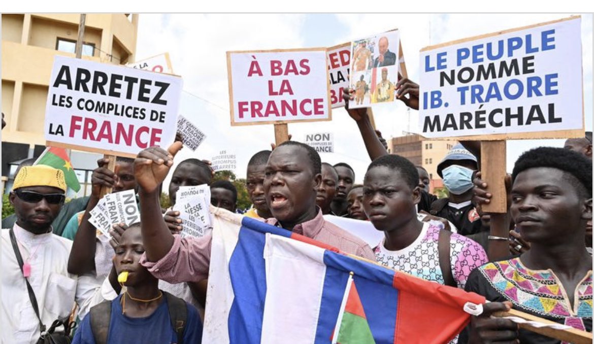 KemiSeba1's tweet photo. Bonne nouvelle année d’élévation, de construction , de détermination  pour les panafricains. Bonne année d’extinction , pour nos misérables ennemis 🙌🏾 https://t.co/vxFQ71ip5D
