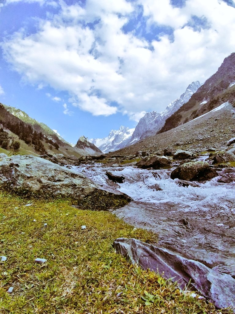 WajahatIqbal2's tweet photo. @SiKImagery Himalayas 🏔️ in different perspective [Favourite frames of 2022]

Copyright ©️ - Wajahat Iqbal 

Happy New Year 2023 to all my Twitter friends.. 

#HappyNewYear2023 https://t.co/pEBeCqfKTR