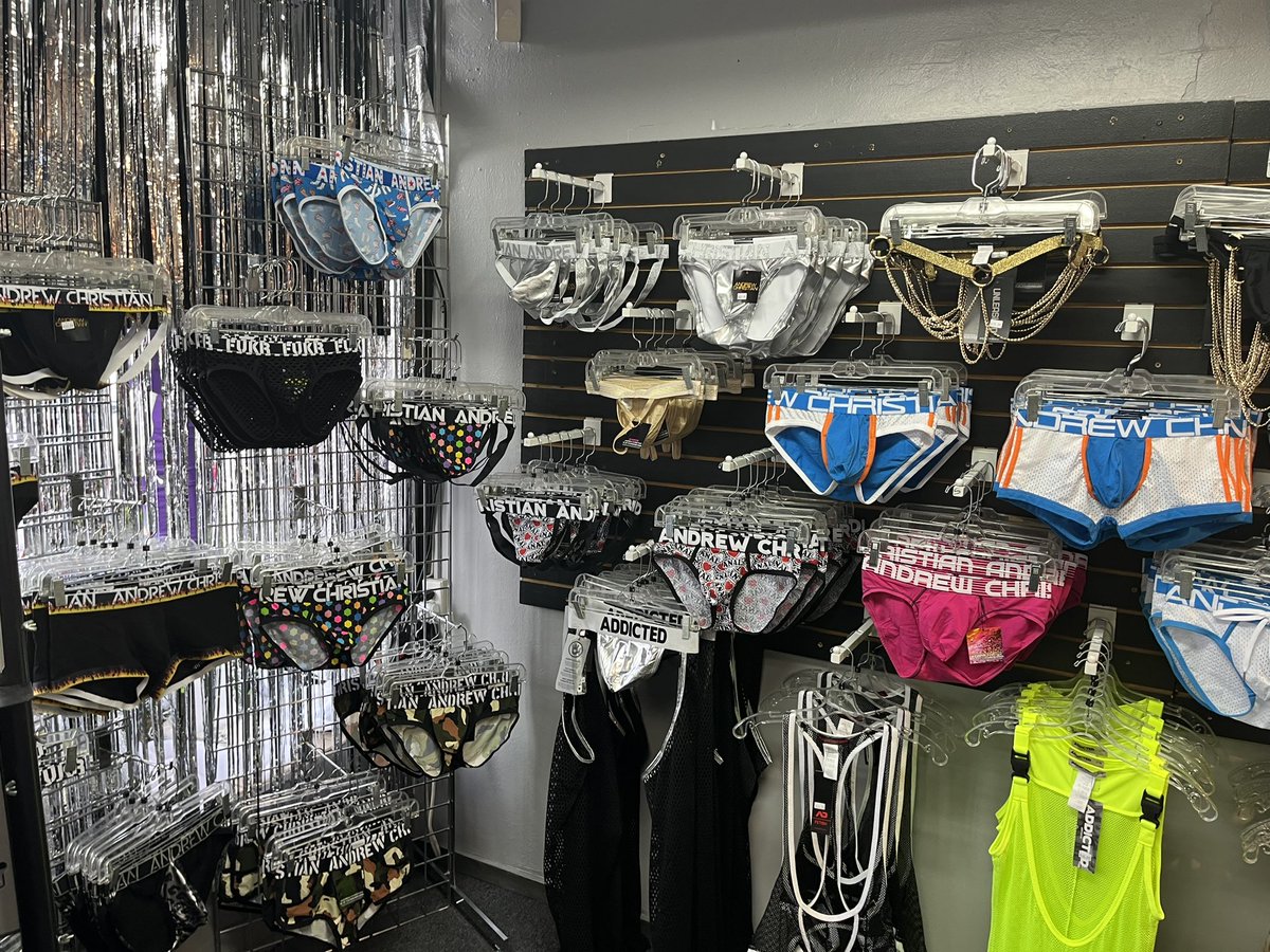 Underweareview1 on Twitter "OMG. I’m on vacation and just checked out